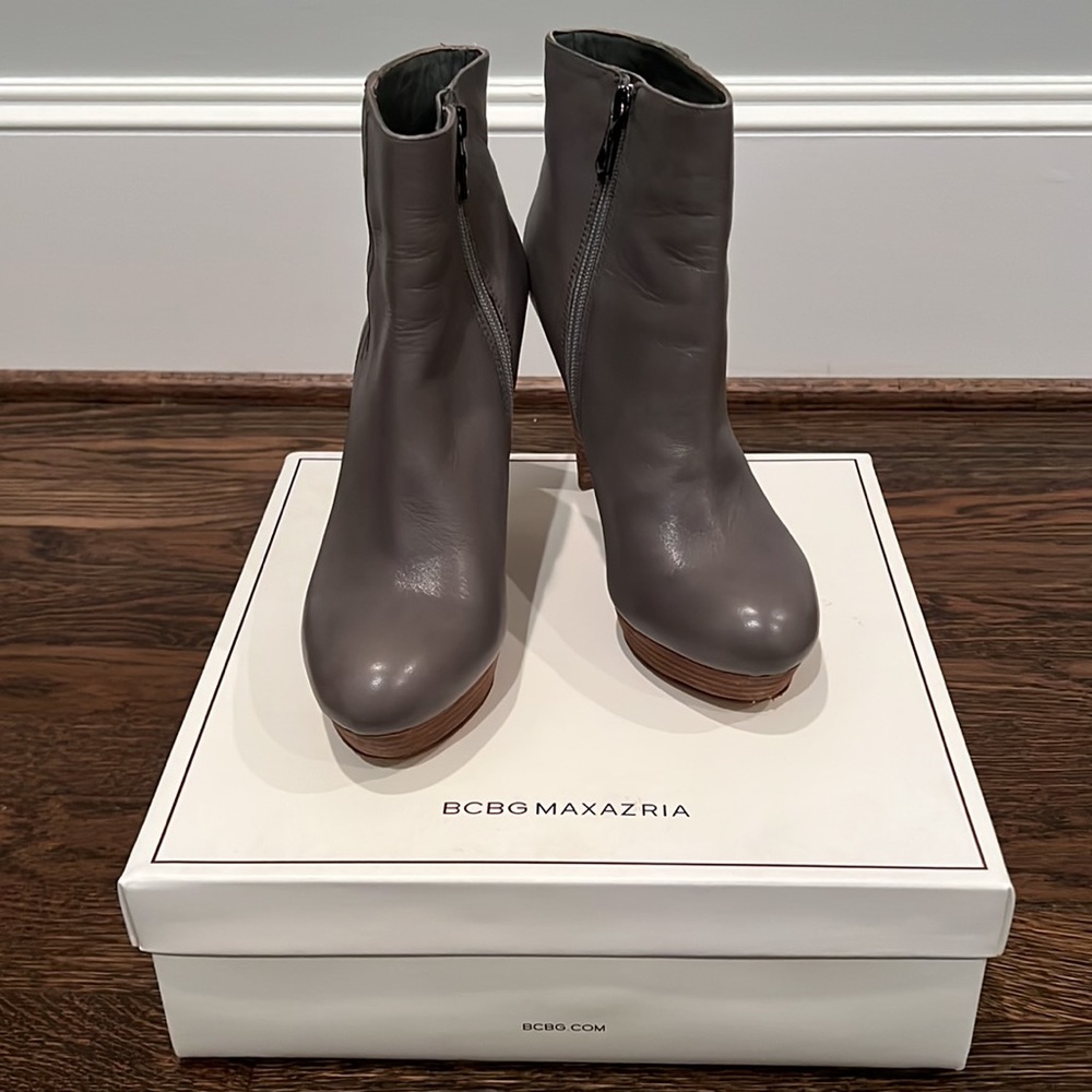 BCBG Maxazria Grey Booties Size 9